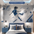 Chambre d'enfant décorée avec un papier peint sur le thème du football.