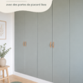 Un meuble de rangement Ikea élégant et pratique dans un intérieur chaleureux.