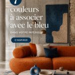 Un salon élégant avec des murs bleus et des accents colorés harmonieux pour une décoration intérieure stylée.