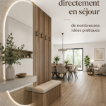 Vue d'une entrée moderne menant au salon, décorée avec goût