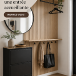 Un hall d'entrée chaleureux avec des éléments décoratifs modernes.