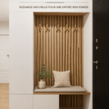 Système de rangement mural chic dans une entrée accueillante avec des accessoires de décoration