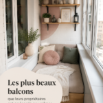 Un balcon chaleureux et fleuri, aménagé avec des plantes variées et des meubles confortables.
