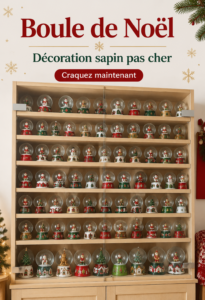 Un sapin de Noël décoré avec des boules élégantes et colorées.