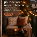 Un petit balcon modernement décoré avec des plantes et du mobilier cosy.