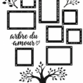 Un magnifique arbre d'amour réalisé en branches naturelles et fleurs colorées dans un salon chaleureux.