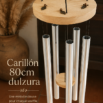 Carillon en bois de 80 cm suspendu dans un intérieur chaleureux