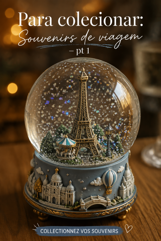 Souvenirs de voyage soigneusement arrangés sur une étagère en bois dans un salon