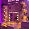 Un coin maquillage chaleureux avec des accessoires et des couleurs douces
