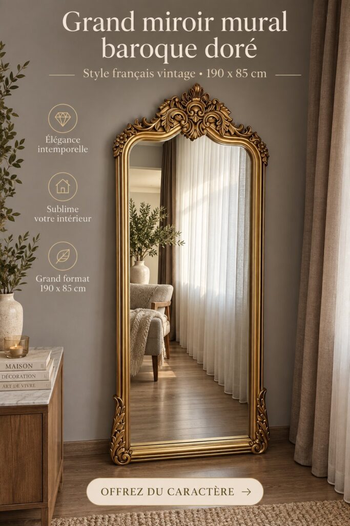 Un miroir baroque doré élégant dans un intérieur vintage.