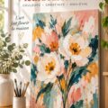 Une toile florale abstraite colorée embellissant un intérieur moderne.