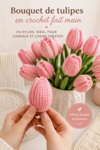 Bouquet de tulipes en crochet colorées dans un vase chic