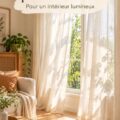 Un salon lumineux avec des rideaux légers laissant entrer la lumière